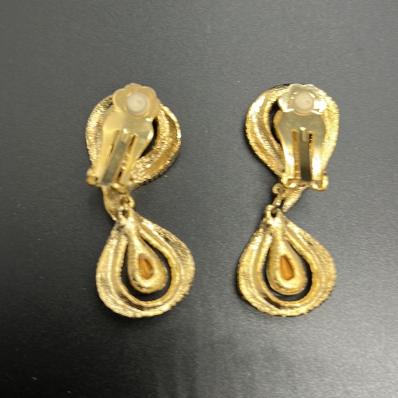 Vintage Joel Powell Gold/White Tone Clip Earrings - Picture 4 of 5